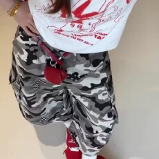 批发美式复古迷彩牛仔<b class='q'>七分</b>裤女夏季新款街头嘻哈多口袋宽松工装中裤子