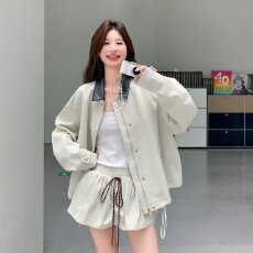 批发新款气质卡其色巴恩风拼皮领猎装夹克宽松休闲款风衣外套<b class='q'>女</b>ins