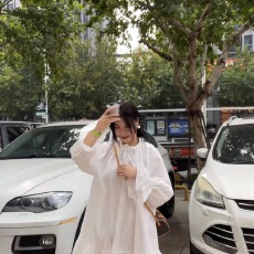 批发高级感气质蕾丝拼接灯笼袖连衣裙女2026秋夏法式气质宽松显瘦短裙