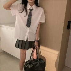 批发酷丝绵无口袋款宽松显瘦短袖衬衫女白色设计感小众夏<b class='q'>职业</b>正装秋冬