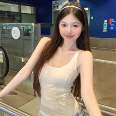 批发初秋新款纯欲性感蕾丝吊带背心女修身显瘦外穿带胸垫舒适百搭上衣