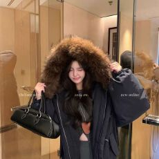 批发官图韩里韩气大貉子毛领女冬季加厚保暖棉服牛角扣连帽外套现货款