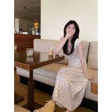 批发法式复古碎花<b class='q'>连衣裙</b>女装夏季新款气质v领蕾丝花边<b class='q'>收腰</b>显瘦长裙子