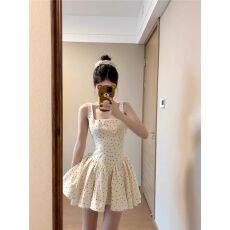 批发2026新款夏季气质优雅波点<b class='q'>连衣裙</b>纯欲辣妹吊带A字短裙女<b class='q'>收腰</b>显瘦