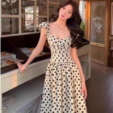 批发法式波点<b class='q'>连衣裙</b>女装<b class='q'>夏</b>季高级感海边度假小飞袖气质收腰a字长裙子