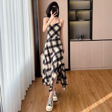 批发法式黑色格纹吊带连衣裙子女夏季2026新款高级设计感气质绝美长裙