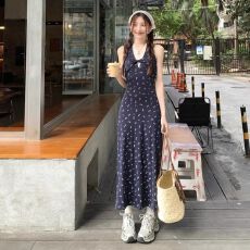 批发2026夏季法式蓝色蕾丝挂脖v领吊带连衣裙子女装新款碎花包臀长裙