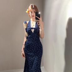 批发法式蕾丝碎花挂脖连衣裙2026年夏季新款收腰气质设计感小众长裙子