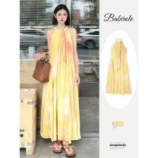 批发夏日法式温柔风挂脖式压褶<b class='q'>背心</b>连衣裙<b class='q'>女</b>气质无袖晕染度假风长裙子