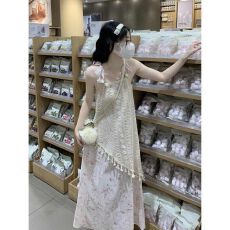 批发设计感小众不规则拼接<b class='q'>假两件</b>碎花吊带<b class='q'>连衣裙</b>女夏季小个子流苏裙子