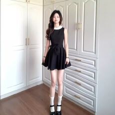 批发有内衬赫本风无袖黑色<b class='q'>连衣裙</b>女收腰A字裙千金高级感裙子夏季新款