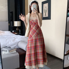批发有内里法式蕾丝花边格子吊带<b class='q'>连衣裙</b>女小众收腰一字肩中长款裙子女