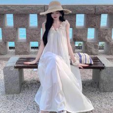 批发原版做法有内里法式温柔风白色吊带<b class='q'>连衣裙</b>立体花朵度假风气质长裙