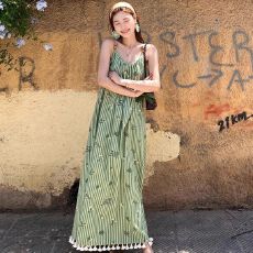 批发旅游度假风绿色少女吊带裙夏季三亚海边裙旅行流苏条纹大摆连衣裙