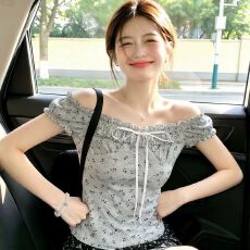 批发法式V领蝴蝶结<b class='q'>短袖</b><b class='q'>T</b><b class='q'>恤</b><b class='q'>女</b>2026夏季新款小个子短款收腰木耳边上衣