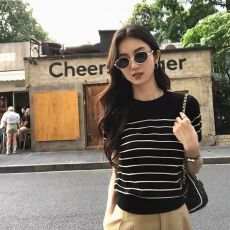 批发春夏新款时尚黑色条纹<b class='q'>针织衫</b>短袖女圆领T恤休闲宽松显瘦<b class='q'>薄款</b>上衣