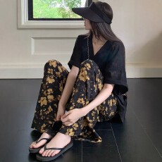 批发韩系慵懒风休闲<b class='q'>运动服</b>套装女夏季V领<b class='q'>百搭</b>宽松短袖t恤阔腿裤两件套