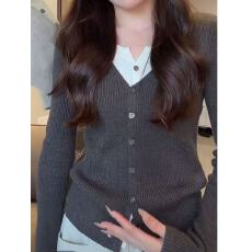 批发设计感撞色假两件纽扣<b class='q'>针织</b><b class='q'>开衫</b>女2025秋冬新款百搭<b class='q'>短款</b>打底衫上衣