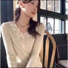 批发法式温柔风蕾丝v领针织打底衫女2025新款春秋修身显瘦内搭短上衣