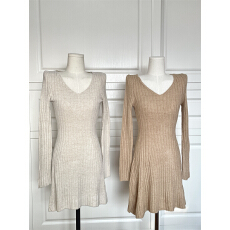 批发ACHI大也池羊毛v领白色针织连衣裙女气质短款长袖收腰显瘦a字裙子