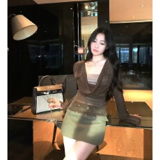 批发设计感亮丝绑带荡领<b class='q'>长袖</b>T恤女秋季喇叭袖修身收腰高级感纯欲上衣