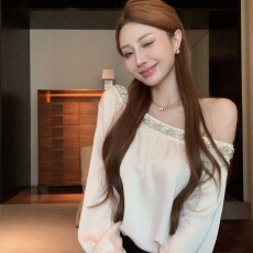 批发重工镶钻斜肩长袖<b class='q'>衬衫</b>女秋季高级感宽松缎面<b class='q'>衬衣</b>小众独特<b class='q'>气质</b>上衣