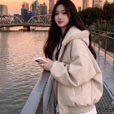 批发美式连帽座山雕<b class='q'>皮衣</b>棉服女冬季2025新款加厚保暖羊羔毛绒棉衣外套