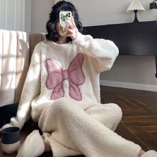 批发黛琳芬多款<b class='q'>珊瑚</b><b class='q'>绒</b>女士<b class='q'>睡衣</b>秋冬季保暖加厚卡通套头法兰<b class='q'>绒</b>家居服