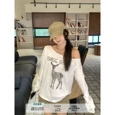乌77慵懒感斜肩小鹿印花宽松长袖t恤女休闲百搭遮肉上衣罩衫春季