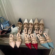 批发2026春季新款粗跟一字带半拖女外穿时尚柳钉软底百搭<b class='q'>显瘦</b>包头拖鞋