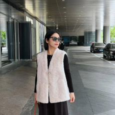 批发<b class='q'>百搭</b>气质V领毛绒荷叶边马夹