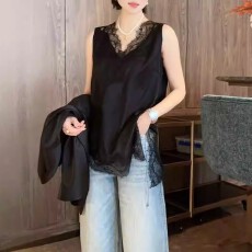 批发时尚法式斜边蕾丝拼接V领背心2026夏季新款宽松显瘦叠穿无袖上衣