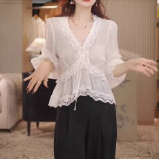 批发法式浪漫蕾丝小衫女2026秋夏新款纯欲V领甜美木耳边设计长袖上衣