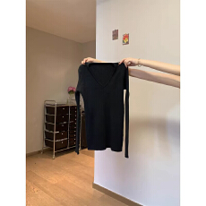 批发<b class='q'>修身</b>v领打底衫女早秋季纯欲内搭高级感别致chic毛衣长袖针织上衣