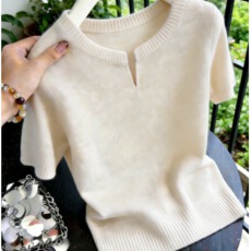 批发复古老钱风V领短袖<b class='q'>针织衫</b>女士2026夏季新款慵懒感休闲百搭上衣