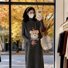 批发实拍2026秋冬新款孕妇韩版刺绣卡通小熊毛衣背心裙＋打底套装