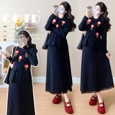 批发实拍~秋<b class='q'>冬</b>套装加厚韩版针织花朵上衣+针织半身裙两件套