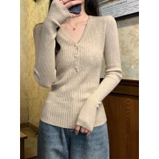 批发韩版设计感纽扣V领<b class='q'>针织</b>衫女内搭2025秋季坑条<b class='q'>打底衫</b>毛衣修身显瘦