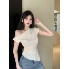 批发纯欲风性感斜领露肩短袖<b class='q'>针织衫</b>女夏季抽褶不规则开叉收腰显瘦上衣