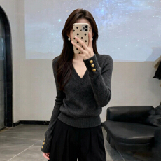 批发灰色v领针织打底衫女秋冬新款高级设计感气质修身内搭毛衣上衣