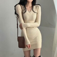 批发v领小个子包臀显身材<b class='q'>连衣裙</b>短裙高级小妈裙秋冬毛衣内搭打底冬裙