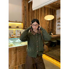 批发宋正恩橄榄绿拼格子针织<b class='q'>毛衣</b><b class='q'>开衫</b><b class='q'>女</b>冬季款2025新款巨好看翻领外套