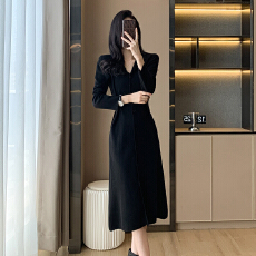 批发港风轻奢西装领针织<b class='q'>连衣裙</b>2025秋新款气质高级感单排扣收腰小黑裙