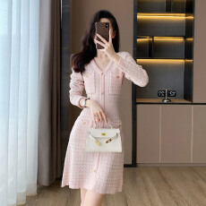 批发法式小香风秋季新款<b class='q'>连衣裙</b>女<b class='q'>收腰</b>显瘦气质高级感V领针织裙
