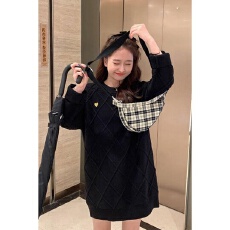 批发学院风休闲文艺爱心<b class='q'>刺绣</b>针织裙秋季新款轻奢高级感圆领毛衣<b class='q'>连衣裙</b>