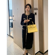 批发小香风<b class='q'>时尚</b>百搭针织<b class='q'>连衣裙</b>长袖修身修身打底赫本风小黑裙