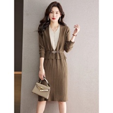 批发大量高级感都市针织假两件毛衣裙中长款收腰遮肚高端<b class='q'>连衣裙</b>女