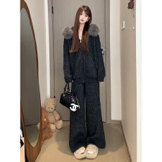 批发休闲复古百搭日常显瘦套装秋冬新款<b class='q'>针织衫</b>带毛茸帽子阔腿裤<b class='q'>两件套</b>