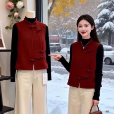 批发2026新中式国风盘扣马甲外套女<b class='q'>冬</b>季高级轻奢过年红色马夹上衣