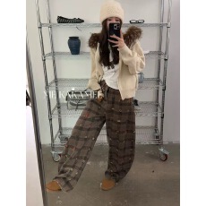 批发KAKAMEE冬新品花朵格纹加绒休闲韩版咖色<b class='q'>牛仔裤</b> 配公仔挂饰